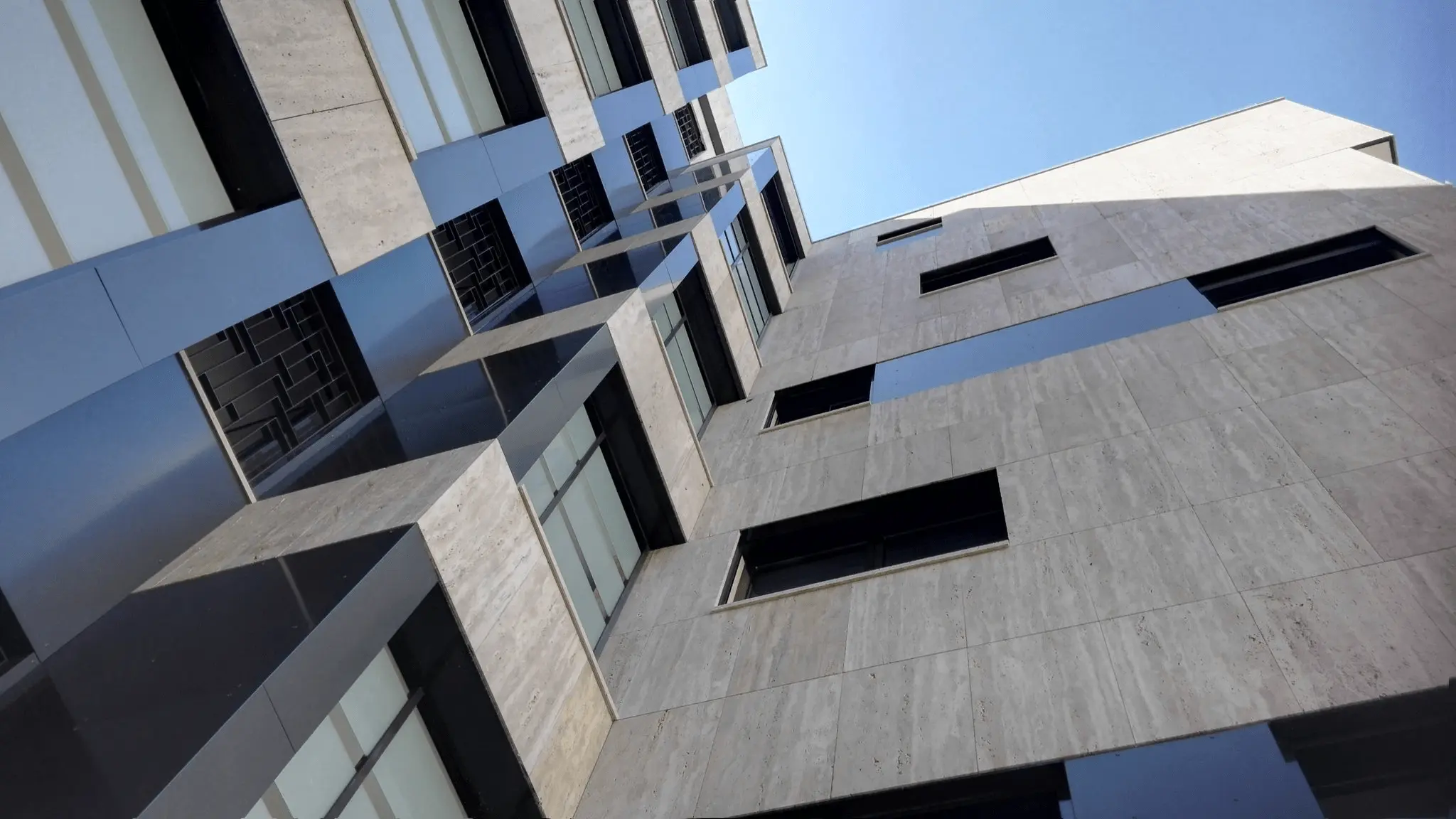 Modern architecture with Turkish marble Modern architecture project with Turkish marble installation - Go2Stone construction consultation